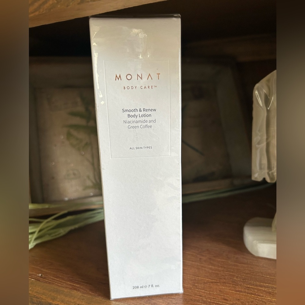 Monat Smooth & Renew Body Lotion - Factory Sealed